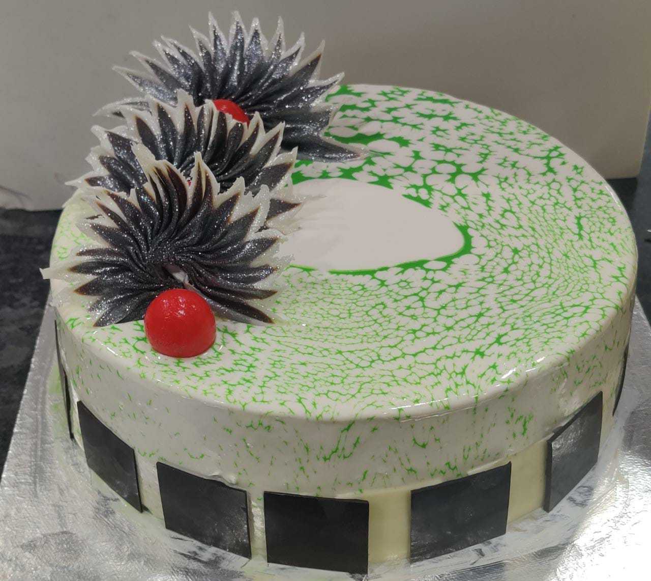 Premium RED N White Velvet Cake